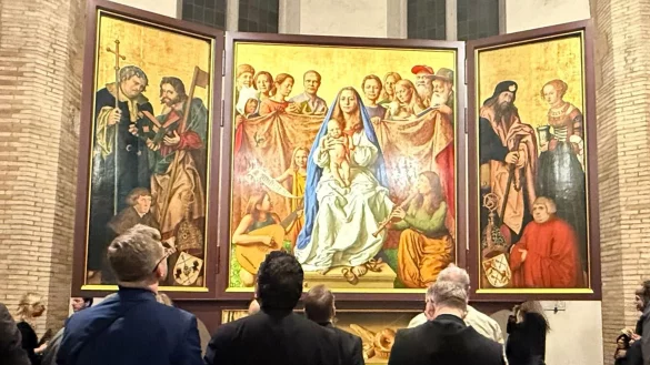 Der Cranach-Triegel-Altar ist in der Marienkirche des Friedhofs Campo Santo Teutonico zu sehen. - &copy; Christoph Sator/dpa