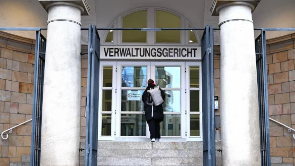 Dürfen Kommunen für Gewerbegrundstücke deutlich höhere Grundsteuerhebesätze berechnen als für Wohngrundstücke? Darüber entscheidet das Verwaltungsgericht Gelsenkirchen. - © Wolf von Dewitz/dpa