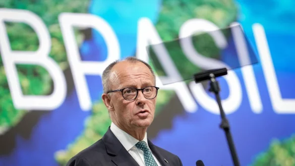 Unterst&uuml;tzt einen neuen Fonds zugunsten der Tropenw&auml;lder: Kanzler Merz. - &copy; Kay Nietfeld/dpa