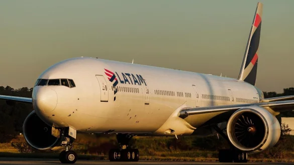 Verletzt wurde bei dem Vorfall niemand, teilte die Fluggesellschaft LATAM mit. (Archivbild) - © Fepesil/TheNEWS2 via ZUMA Wire/dpa