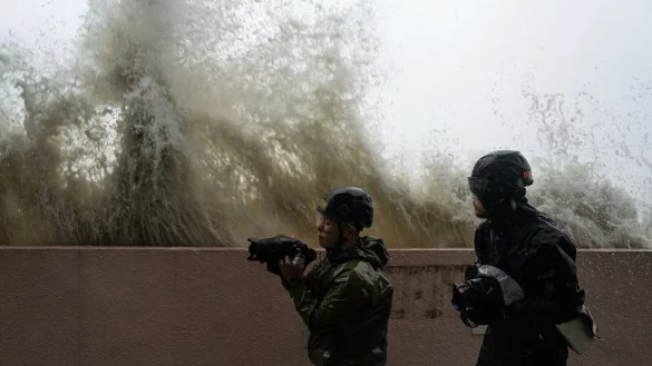 Der Taifun «Ragasa» im September war einer der schwersten Stürme der zu Ende gegangenen Wirbelsturmsaison. In Hongkong richtete er Schäden an. (Archivbild) - © Vernon Yuen/Nexpher via ZUMA Press Wire/dpa
