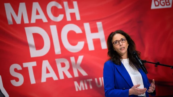 &laquo;Pushen ein Mini-Problem zu einem Mega-Thema hoch&raquo;: Gewerkschafterin Fahimi h&auml;lt die Debatte ums B&uuml;rgergeld f&uuml;r absurd. (Archivbild) - &copy; Bernd von Jutrczenka/dpa