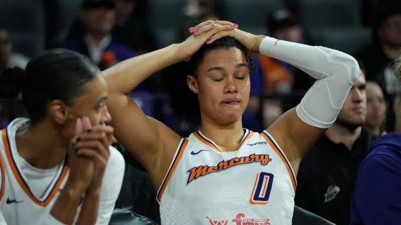 Satou Sabally konnte im vierten Spiel wegen einer Gehirnerschütterung nicht spielen. - © John Locher/AP/dpa