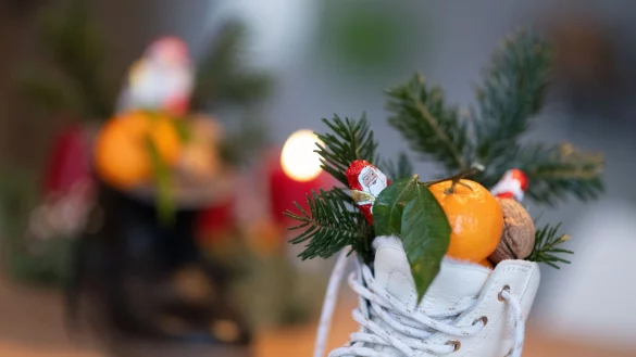 Jeder dritte Verbraucher in Deutschland plant zum Nikolaustag Einkäufe. - © Marijan Murat/dpa