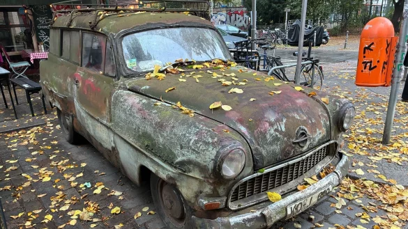 Bloß nicht waschen - dieser Opel ist ein Experiment. - © Caroline Bock/dpa