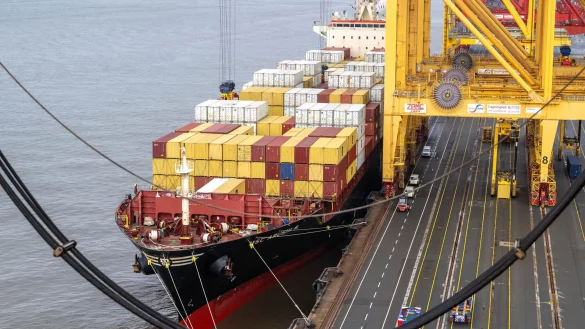 Europas größte Volkswirtschaft wird nach Einschätzung von Volkswirten im laufenden Jahr allenfalls minimal wachsen. (Symbolbild) - © Sina Schuldt/dpa Pool/dpa