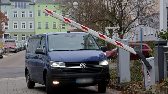 Nach einem rund einstündigen Haftprüfungstermin teilte die Staatsanwaltschaft mit, dass der Haftbefehl bestätigt wurde. - © Bernd Wüstneck/dpa