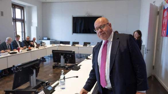 Peter Altmaier, früherer Chef des Bundeskanzleramts, war als Zeuge vor dem Untersuchungsausschuss zur Stiftung Klima- und Umweltschutz MV in Schwerin geladen. - © Ulrich Perrey/dpa