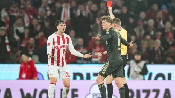 Nach seiner Roten Karte f&uuml;r zwei Spiele gesperrt: K&ouml;lns Rav van den Berg. - &copy; Marius Becker/dpa