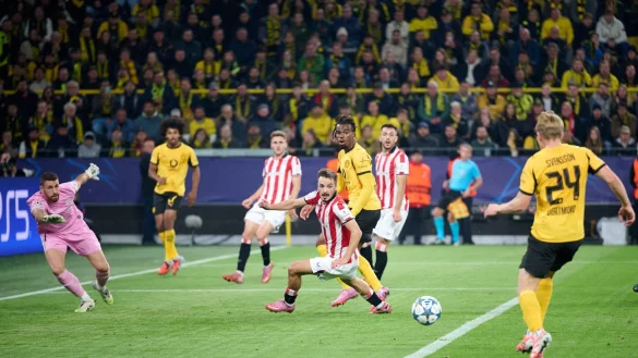 Daniel Svensson brachte den BVB in F&uuml;hrung. - &copy; Bernd Thissen/dpa