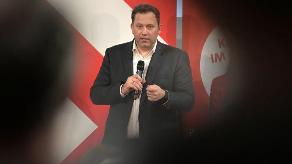 Vizekanzler Klingbeil macht sich f&uuml;r die kriselnde Stahlbranche stark (Archivbild) - &copy; Michael Bahlo/dpa