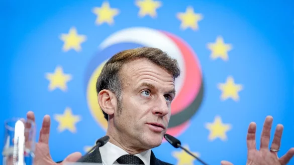 Macron will, dass Fake-Konten schneller aus sozialen Netzwerken entfernt werden (Archivbild). - &copy; Kay Nietfeld/dpa