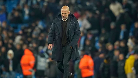 Hat sich gegen Bayer Leverkusen verzockt: Manchester Citys Cheftrainer Pep Guardiola. - &copy; Dave Thompson/AP/dpa