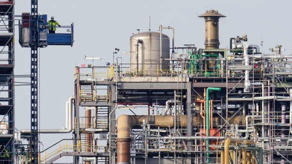 Die Stimmung in der deutschen Industrie ist schlecht, etwa in der Chemiebranche (Archivbild) - © Uwe Anspach/dpa