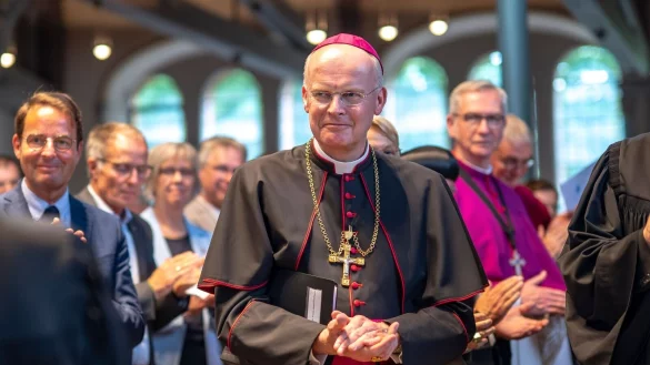 Der Essener Bischof Franz-Josef Overbeck pl&auml;diert f&uuml;r einen moderaten Anstieg des Renteneintrittsalters. (Archivbild) - &copy; David Inderlied/dpa