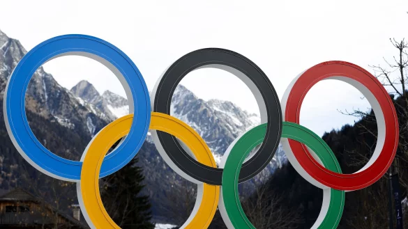In 100 Tagen beginnen die Olympischen Winterspiele in Italien. - © Alessandro Trovati/AP/dpa