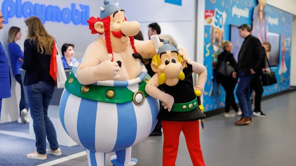 Der große Gallier Obelix ist neben seinem besten Freund Asterix eine der Hauptfiguren des Kult-Comics, den René Goscinny und Albert Uderzo 1959 gemeinsam geschaffen hatten. (Archivbild) - © Daniel Karmann/dpa