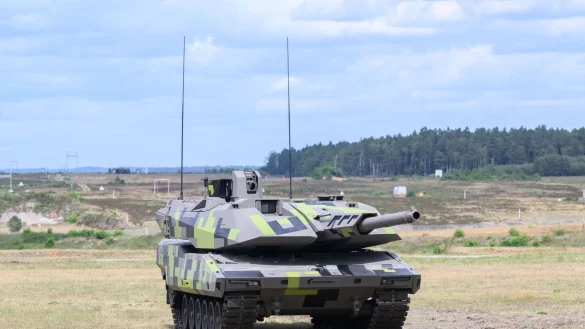 Der Rheinmetall-Panzer KF 51 Panther. Der D&uuml;sseldorfer Konzern kann nun nach Genehmigung des Bundeskartellamts gemeinsam mit KNDS Deutschland einen neuen Panzer f&uuml;r die Bundeswehr entwickeln. (Archivbild) - &copy; Julian Stratenschulte/dpa