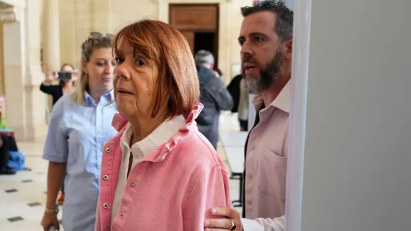 Im Missbrauchsfall Gis&egrave;le Pelicot in Frankreich hat ein verurteilter T&auml;ter in einem Berufungsprozess eine h&ouml;here Strafe erhalten. - &copy; Lewis Joly/AP/dpa