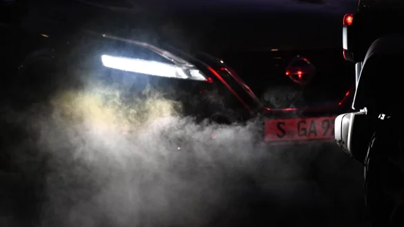 Die EU-Kommission will eine Rücknahme des sogenannten Verbrenner-Aus vorschlagen. (Archivbild) - © Bernd Weißbrod/dpa