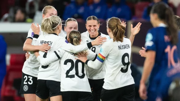 Das erl&ouml;sende Tor f&uuml;r Deutschland: Jubel um Klara B&uuml;hl - &copy; Marius Becker/dpa