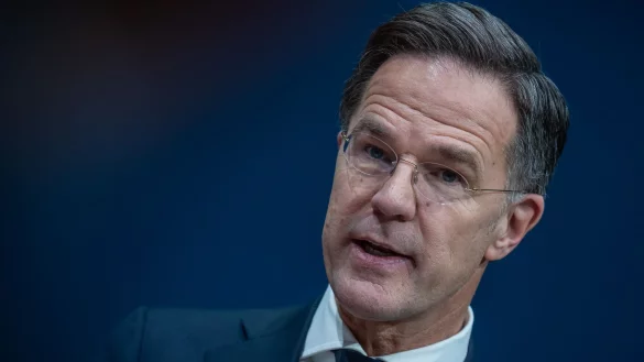 Nato-Generalsekret&auml;r Mark Rutte sieht die Ukraine langfristig als Teil des Schutzwalls gegen Russland, auch wenn sie vorerst kein B&uuml;ndnismitglied werden kann. (Archivbild) - &copy; Michael Kappeler/dpa