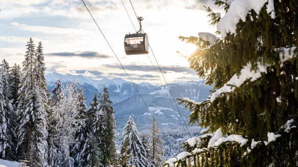 Die Gondeln fahren nach Bedarf: der «FlemX» im Schweizer Skigebiet Flims Laa nutzt die Ropetaxi-Technologie. - © Philipp Ruggli/LAAX/dpa-tmn