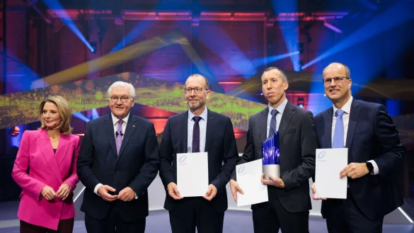 Der Deutsche Zukunftspreis ging in diesem Jahr an das Team &laquo;Kraftpaket f&uuml;rs Klima - Fernverkehr-Lkw mit Wasserstoff elektrisch betreiben. - &copy; Carsten Koall/dpa