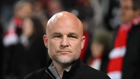 Rouven Schr&ouml;der st&auml;rkte Trainer Eugen Polanski den R&uuml;cken. - &copy; Soeren Stache/dpa