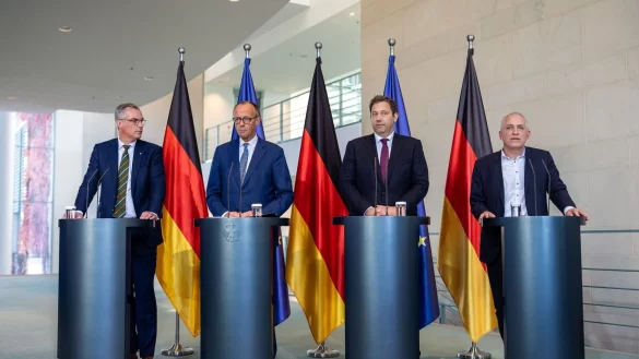 Merz will die Stahlindustrie erhalten. - &copy; Michael Kappeler/dpa