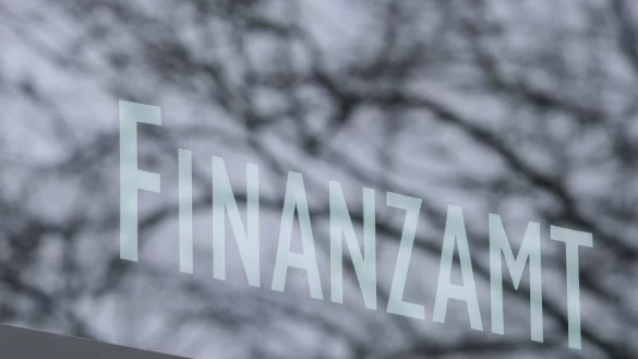 Das Stuttgarter Finanzamt. Bundesweit ist die Zahl der Klagen gegen Steuerbescheide stark gesunken. (Symbolbild) - &copy; Bernd Wei&szlig;brod/dpa