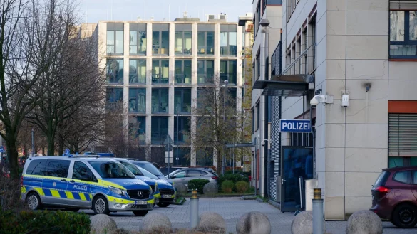 Die Ermittlungsgruppe «Cold Cases» der Kölner Polizei hat rund 50 ehemalige Angehörige der Kaserne zur Abgabe einer Speichelprobe eingeladen. - © Henning Kaiser/dpa