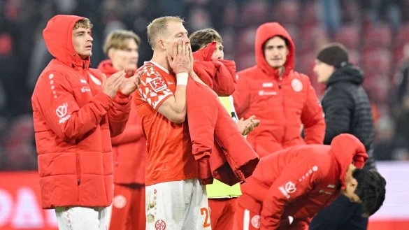 Bundesliga-Schlusslicht Mainz 05 steht kurz vor der Verpflichtung eines neuen Trainers. - © Uwe Anspach/dpa