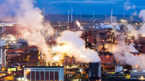 Auch die Stahlindustrie leidet. - © Julian Stratenschulte/dpa