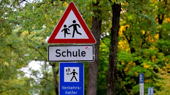 In die Bewertung des ACE-Schulweg-Index ist das Verhalten von sogenannten Elterntaxis sowie die Verkehrsinfrastruktur im nahen Schulumfeld eingeflossen. - &copy; Sven Hoppe/dpa