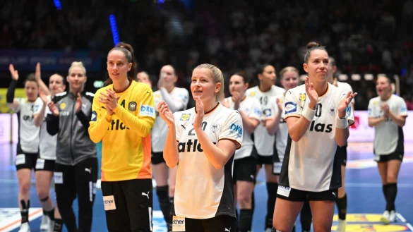 Nach dem siegreichen WM-Start freuen sich die deutschen Handballerinnen gegen Uruguay auf ein weiteres stimmungsvolles Spiel. - © Marijan Murat/dpa