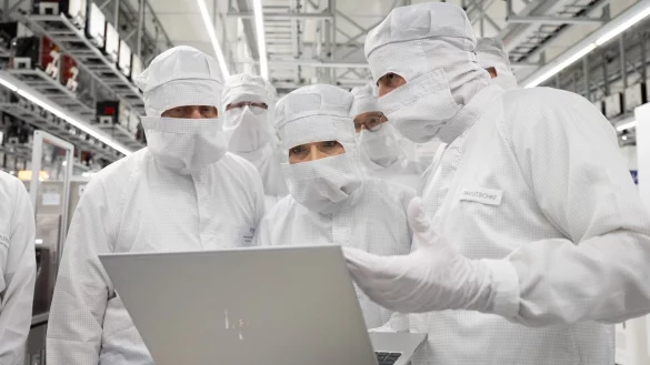 Mikrochips sind für zahlreiche Wirtschaftszweige unverzichtbar. (Symbolbild) - © Sebastian Kahnert/dpa