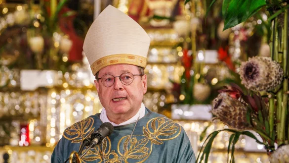 Der Vorsitzende der Deutschen Bischofskonferenz, Georg B&auml;tzing, warnt in seiner Weihnachtspredigt vor &laquo;egoistischem Nationalismus&raquo;. (Archivbild) - &copy; Andreas Arnold/dpa