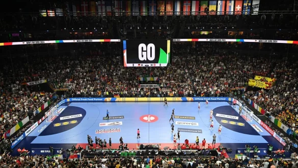 Die deutschen Handballer d&uuml;rfen sich bei der Heim-WM 2027 wieder auf volle Hallen freuen. (Archivbild) - &copy; Federico Gambarini/dpa