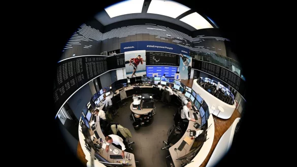 Die Zuversicht der B&ouml;rsianer zeigt sich am Dax-Kurs. - &copy; Arne Dedert/dpa