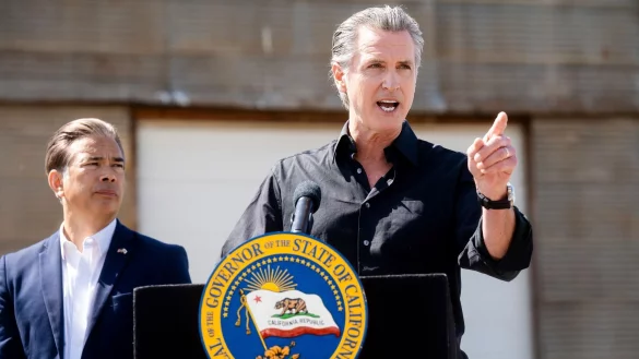 Kaliforniens Gouverneur und sein Generalstaatsanwalt, Rob Bonta, wollen «Verantwortliche zur Rechenschaft ziehen». (Archivbild) - © Noah Berger/AP/dpa