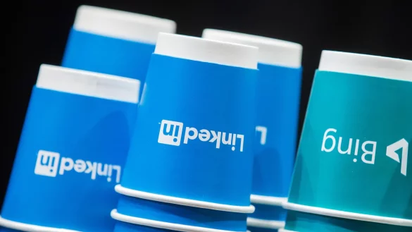 Eine technische Störung beim Internetanbieter Cloudflare hat etliche Webseiten und Online-Apps erneut unerreichbar gemacht, darunter auch das Karrierenetzwerk LinkedIn. - © picture alliance / Rolf Vennenbernd/dpa