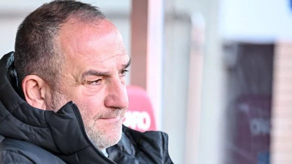 Frank Schmidt steckt mit dem 1. FC Heidenheim im Tief. - © Harry Langer/dpa