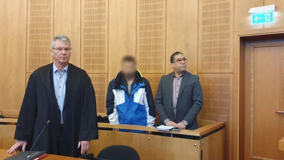 In seinem Schlusswort entschuldigte sich der Angeklagte für die Tat. - © Martin Höke/dpa