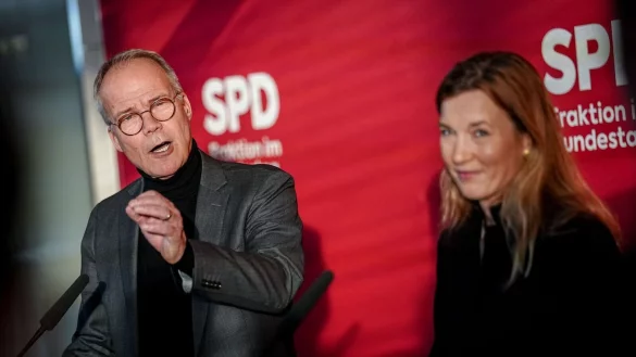 Der SPD-Fraktionsvorsitzende Matthias Miersch lobt die diplomatischen Fortschritte in den Ukraine-Gespr&auml;chen. - &copy; Kay Nietfeld/dpa