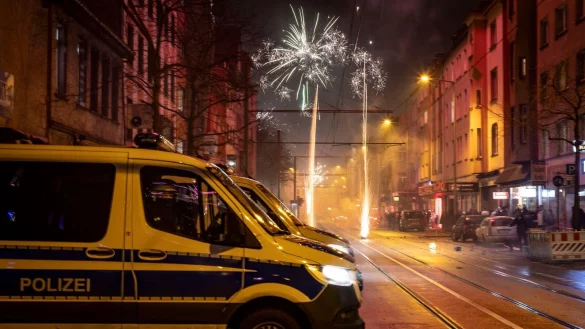Polizeiaufgebot wird f&uuml;r Silvesternacht aufgestockt. (Archivbild) - &copy; Christoph Reichwein/dpa