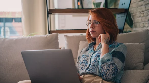 Alarmsignal: Wenn für die Bedienungsanleitung plötzlich Zahlungsdaten abgefragt werden, ist Vorsicht gefragt. Im Zweifel lieber nicht. - © Zacharie Scheurer/dpa-tmn