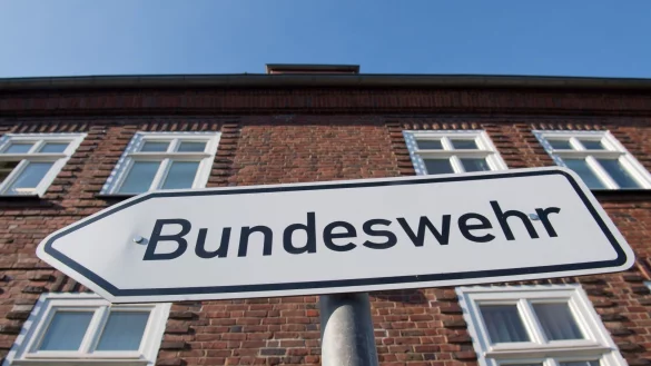 Wegen der Bedrohung durch Russland hatte die Nato ihre Verteidigungsplanungen geändert. Für die Bundeswehr bedeutet das: Sie braucht mehr Platz. (Symbolbild) - © Stefan Sauer/dpa-Zentralbild/dpa