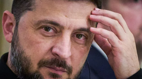 Nach Angaben von Selenskyj wurde nach den schweren Luftangriffen in der Nacht nun am Tag ein weiteres Kraftwerk angegriffen. (Archivbild) - &copy; Efrem Lukatsky/AP/dpa