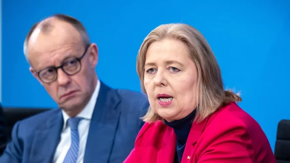 Kanzleramt und Bundesarbeitsministerium schlagen die beiden Vorsitzenden der Rentenkommission einvernehmlich vor. (Archivbild) - &copy; Michael Kappeler/dpa